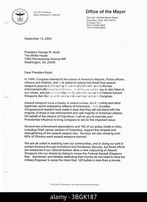 Pressemitteilungen des Büros von Bürgermeister Michael B. Coleman im Jahr 2004, die die offiziellen Mitteilungen seiner Regierung widerspiegeln. Coleman, geboren 1954, war Columbus 52. Und erster afroamerikanischer Bürgermeister, der von 2000 bis 2016 diente. Stockfoto
