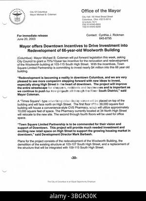 Die Sammlung von Pressemitteilungen aus dem Büro von Bürgermeister Michael Coleman im Jahr 2003 enthält wichtige Informationen über Stadtpolitik, Initiativen und Regierungsmaßnahmen während seiner Zeit als Bürgermeister. Coleman war der erste afroamerikanische Bürgermeister von Columbus, Ohio, der von 2000 bis 2016 diente. Stockfoto