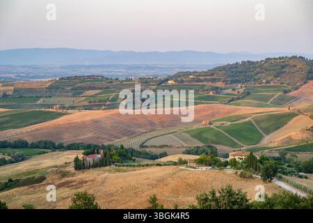 Hügelige Landschaft in der Toskana, Blick von der oberen Stadtmauer von Montepulciano, Toskana, Italien, Europa Stockfoto