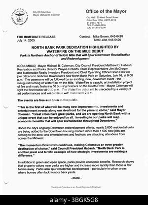 Pressemitteilungen aus dem Jahr 2005 dokumentieren wichtige Ereignisse, Entwicklungen und politische Aktionen unter der Führung von Bürgermeister Michael Coleman als Columbus' Bürgermeister und geben Einblicke in seine lange Amtszeit. Stockfoto