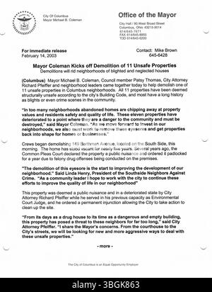 Die Pressemitteilungen des Büros von Bürgermeister Michael Coleman aus dem Jahr 2003 enthalten offizielle Updates und Stellungnahmen zur Stadtführung und -Entwicklung. Als 52. Bürgermeister von Columbus war Coleman der erste Afroamerikaner, der das Amt innehatte. Seine Führungsrolle konzentrierte sich auf Wirtschaftswachstum, Verbesserung der Infrastruktur und Erweiterung der öffentlichen Dienstleistungen in Columbus. Stockfoto