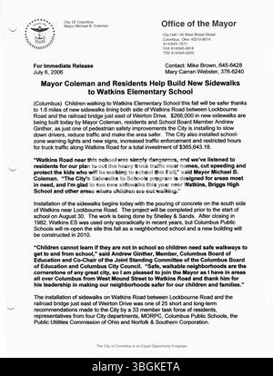 In dieser Pressemitteilung des Büros von Bürgermeister Michael Coleman aus dem Jahr 2006 werden die Aktivitäten und Erfolge des Bürgermeisters hervorgehoben. Coleman, der erste afroamerikanische Bürgermeister von Columbus, Ohio, war von 2000 bis 2016 im Amt. Zuvor war er Mitglied des Stadtrates von Columbus und dessen Präsident. Coleman wurde 2014 der am längsten dienende Bürgermeister in der Geschichte von Columbus. Stockfoto