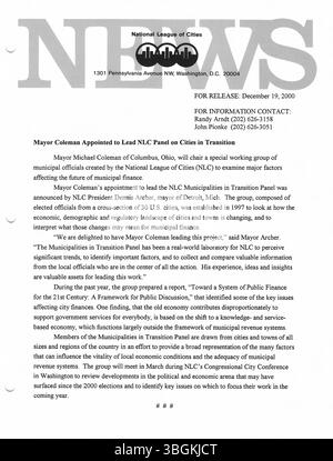 Offizielle Pressemitteilungen aus dem Büro von Bürgermeister Michael B. Coleman im Jahr 2000, die den Beginn seiner historischen Amtszeit als erster afroamerikanischer Bürgermeister von Columbus, Ohio, markieren. Stockfoto