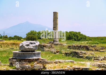 Heraion von Samos, großer Tempel mit Säule, archäologische Stätte des antiken Heiligtums der griechischen Göttin Hera bei Ireon auf der Insel Samos in Griechenland Stockfoto