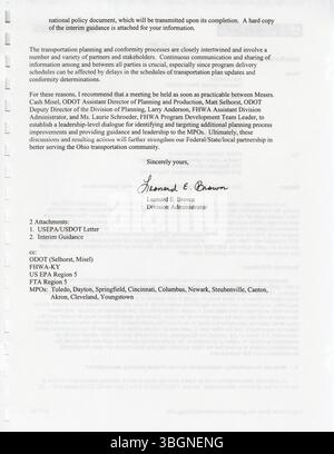 Das Transportation Improvement Program 2004-2007 beschreibt einen föderal konformen Projektplan von MORPC, der darauf abzielt, Verkehrssysteme und Infrastruktur in Columbus, Ohio, voranzutreiben. Stockfoto