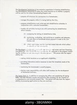 Das Columbus Urban Homestead Program 1975 wurde als Teil des National Urban Homesteading Program konzipiert. Sie zielte darauf ab, die Revitalisierung in rückläufigen Gebieten von Columbus zu fördern, indem sie finanzielle und menschliche Anreize für die Reinvestition von verlassenen oder leerstehenden Grundstücken bot, von denen viele im Besitz des U.S. Department of Housing and Urban Development (HUD) waren. Stockfoto