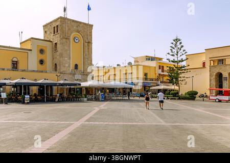 Platia Elefetherias (Freiheitsplatz, Marktplatz) mit Café Aigli (Aegli) in Kos Stadt auf der Insel Kos in Griechenland Stockfoto