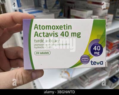 Prag, Tschechische Republik-9. Juli 2024: Atomoxetin Actavis Box mit dem Wirkstoff Atomoxetin von Mylan, zur Behandlung von ADHS, atten Stockfoto