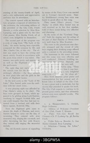 Das South High School Jahrbuch The Optic (Band 1, Nummer 1) von 1907 bis 1912 erfasst die Geschichte der South High School in Columbus, Ohio. Das Jahrbuch beleuchtet die Geschichte der Schule, darunter mehrere Gebäudeverlagerungen von 1895 bis 1924 und die endgültige Schließung des Barrett-Gebäudes 2006, nachdem es nach dem ersten Direktor C.S. Barrett umbenannt wurde. Stockfoto
