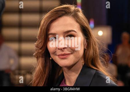 Kölnertreff aus Köln am 06. Juni 2025. Im Bild Katrin Bauernfeind, Journalistin, Moderatorin und Schauspielerin. Köln Nordrhein-Westfalen Deutschland *** KölnerTreff aus Köln am 06. Juni 2025 im Bild Katrin Bauernfeind, Journalistin, Moderatorin und Schauspielerin Köln Nordrhein-Westfalen Deutschland Stockfoto