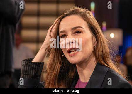 Kölnertreff aus Köln am 06. Juni 2025. Im Bild Katrin Bauernfeind, Journalistin, Moderatorin und Schauspielerin. Köln Nordrhein-Westfalen Deutschland *** KölnerTreff aus Köln am 06. Juni 2025 im Bild Katrin Bauernfeind, Journalistin, Moderatorin und Schauspielerin Köln Nordrhein-Westfalen Deutschland Stockfoto