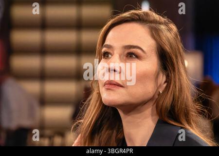 Kölnertreff aus Köln am 06. Juni 2025. Im Bild Katrin Bauernfeind, Journalistin, Moderatorin und Schauspielerin. Köln Nordrhein-Westfalen Deutschland *** KölnerTreff aus Köln am 06. Juni 2025 im Bild Katrin Bauernfeind, Journalistin, Moderatorin und Schauspielerin Köln Nordrhein-Westfalen Deutschland Stockfoto