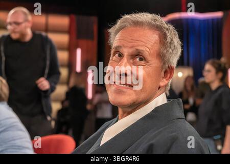 Kölnertreff aus Köln am 06. Juni 2025. Im Bild Pierre Littbarski, Fußballweltmeister 1990 und Japanverrückter. Köln Nordrhein-Westfalen Deutschland *** KölnerTreff aus Köln am 06. Juni 2025 im Bild Pierre Littbarski, Fußball-Weltmeister 1990 und Japan Maniac Köln Nordrhein-Westfalen Deutschland Stockfoto