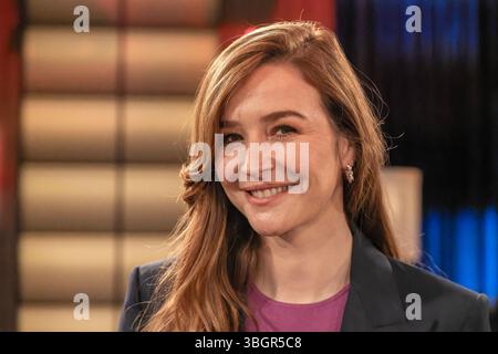 Kölnertreff aus Köln am 06. Juni 2025. Im Bild Katrin Bauernfeind, Journalistin, Moderatorin und Schauspielerin. Köln Nordrhein-Westfalen Deutschland *** KölnerTreff aus Köln am 06. Juni 2025 im Bild Katrin Bauernfeind, Journalistin, Moderatorin und Schauspielerin Köln Nordrhein-Westfalen Deutschland Stockfoto