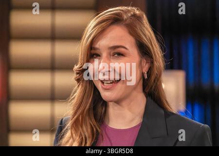 Kölnertreff aus Köln am 06. Juni 2025. Im Bild Katrin Bauernfeind, Journalistin, Moderatorin und Schauspielerin. Köln Nordrhein-Westfalen Deutschland *** KölnerTreff aus Köln am 06. Juni 2025 im Bild Katrin Bauernfeind, Journalistin, Moderatorin und Schauspielerin Köln Nordrhein-Westfalen Deutschland Stockfoto