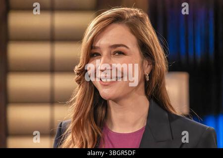 Kölnertreff aus Köln am 06. Juni 2025. Im Bild Katrin Bauernfeind, Journalistin, Moderatorin und Schauspielerin. Köln Nordrhein-Westfalen Deutschland *** KölnerTreff aus Köln am 06. Juni 2025 im Bild Katrin Bauernfeind, Journalistin, Moderatorin und Schauspielerin Köln Nordrhein-Westfalen Deutschland Stockfoto