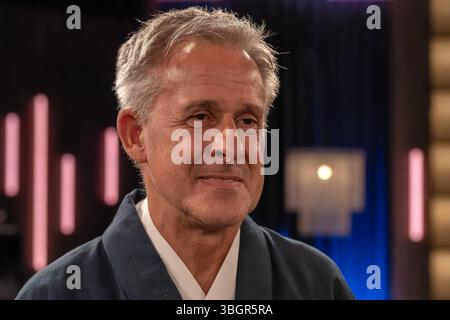 Kölnertreff aus Köln am 06. Juni 2025. Im Bild Pierre Littbarski, Fußballweltmeister 1990 und Japanverrückter. Köln Nordrhein-Westfalen Deutschland *** KölnerTreff aus Köln am 06. Juni 2025 im Bild Pierre Littbarski, Fußball-Weltmeister 1990 und Japan Maniac Köln Nordrhein-Westfalen Deutschland Stockfoto