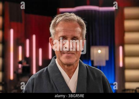 Kölnertreff aus Köln am 06. Juni 2025. Im Bild Pierre Littbarski, Fußballweltmeister 1990 und Japanverrückter. Köln Nordrhein-Westfalen Deutschland *** KölnerTreff aus Köln am 06. Juni 2025 im Bild Pierre Littbarski, Fußball-Weltmeister 1990 und Japan Maniac Köln Nordrhein-Westfalen Deutschland Stockfoto