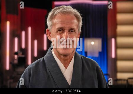 Kölnertreff aus Köln am 06. Juni 2025. Im Bild Pierre Littbarski, Fußballweltmeister 1990 und Japanverrückter. Köln Nordrhein-Westfalen Deutschland *** KölnerTreff aus Köln am 06. Juni 2025 im Bild Pierre Littbarski, Fußball-Weltmeister 1990 und Japan Maniac Köln Nordrhein-Westfalen Deutschland Stockfoto
