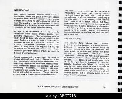Der Leitfaden 1999, Fußgängereinrichtungen: Best Practices, bietet praktische Empfehlungen für die lokalen Gemeinden zur Entwicklung und Verbesserung von Fußgängerprogrammen. Es werden bewährte Verfahren zur Behebung von Infrastrukturmängeln und zur Verbesserung der Fußgängersicherheit zusammengestellt. Stockfoto