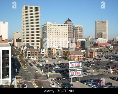 Diese Luftaufnahmen vom 17. April 2009 zeigen die East Gay Street in Columbus, das Continental Centre in der 150 East Gay Street, das Ohio Bell Gebäude in der 111 North 4th Street und den Bau der Nachbarschaft Launch Condominiums. Die Aussicht hebt auch das Bürogebäude an der 306 East Gay Street hervor. Stockfoto