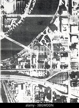 Der Bericht der Riverfront Development Task Force (1984) enthält Empfehlungen, die zur Erstellung des Riverfront Strategic Plan für Columbus (Ohio) verwendet wurden, wobei der Schwerpunkt auf Strategien zur Stadtentwicklung und Revitalisierung von Ufern lag. Stockfoto