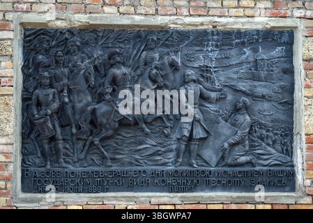 ASOW, RUSSLAND - 21. MAI 2025: Gedenkflaschenrelief zu Ehren der Eroberung der Asow-Festung am 20. Juli 1696. Region Rostow Stockfoto