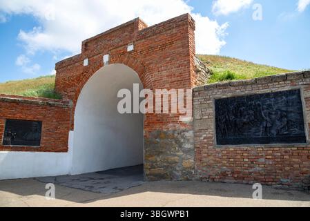 ASOW, RUSSLAND - 21. MAI 2025: Alekseevskie Tore der Asow-Festung. Asow, Region Rostow Stockfoto