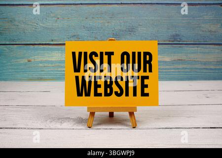 Was Haben Sie Gelernt? Text auf Papierkarte auf hölzernem Hintergrund geschrieben Stockfoto