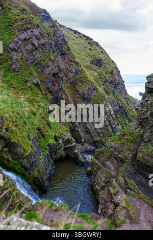Speke's Mill Mouth Waterfall, der höchste Wasserfall auf der Hartland-Halbinsel mit 15 Metern: North Devon Coast, UK Stockfoto