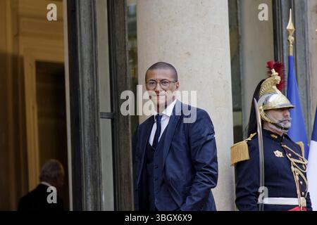 Paris, Frankreich. Juni 2025. Der Bürgermeister von Saint-Ouen-sur-seine, Karim Bouamrane, nimmt am 5. Juni 2025 im Präsidentenpalast Elysee in Paris am Staatsessen des Präsidenten der Föderativen Republik Brasilien, Luiz Inacio Lula da Silva, Teil. Quelle: Bernard Menigault/Alamy Live News Stockfoto