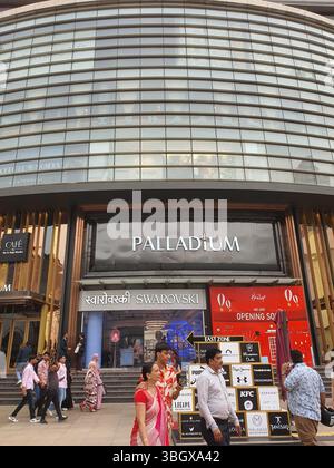 Wunderschöner Blick auf den Eingang zum Einkaufszentrum Phoenix Palladium. Stockfoto