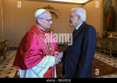 Papst Leo XIV. Hält am 6. Juni 2025 eine Privataudienz mit dem italienischen Präsidenten Sergio Mattarella im Vatikan ab. Foto: (EV) Vatican Media/ABACAPRESS.COM Credit: Abaca Press/Alamy Live News Stockfoto