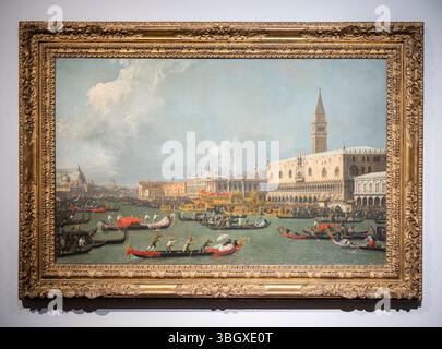 Christie's, London, Großbritannien. Juni 2025. Venedig, die Rückkehr des Bucintoro am Himmelfahrtstag durch Canaletto (Giovanni Antonio Canal) wird Christie’s Old Masters Evening Sale am 1. Juli in London führen. Ursprünglich im Besitz des ersten britischen Premierministers Sir Robert Walpole und in der Downing Street 10 gehängt, wurde es um 1732 bemalt und hat eine Schätzung von über 20 Millionen Pfund. Quelle: Malcolm Park/Alamy Live News Stockfoto