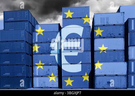 FOTOMONTAGE, Gestapelte Container mit EU-Fahne und Eurozeichen, Zollerhebung für Lieferungen von Billighändlern nach Europa *** FOTOMONTAGE, gestapelte Container mit EU-Flagge und Euro-Zeichen, Zollerhebung auf Lieferungen von Billighändlern nach Europa Stockfoto