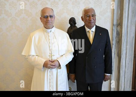 Vatikan, Vanuatu. Juni 2025. Papst Leo XIV. Hält am 6. Juni 2025 eine Privataudienz mit dem Präsidenten des Europäischen Rates Antonio Costa im Vatikan ab. Foto: (EV) Vatican Media/ABACAPRESS.COM Credit: Abaca Press/Alamy Live News Stockfoto