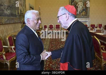Vatikan, Vanuatu. Juni 2025. Pietro Parolin trifft im Vatikan am 6. Juni 2025 auf den Präsidenten des Europäischen Rates Antonio Costa. Foto: (EV) Vatican Media/ABACAPRESS.COM Credit: Abaca Press/Alamy Live News Stockfoto