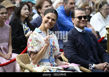 Stockholm, Schweden. Juni 2025. STOCKHOLM, SCHWEDEN 20250606Kronprinzessin Victoria und Prinz Daniel nehmen an den Feierlichkeiten zum Nationalfeiertag in Hagaparken Teil. Foto: Pontus Lundahl/TT/Code 10050 Credit: TT News Agency/Alamy Live News Stockfoto
