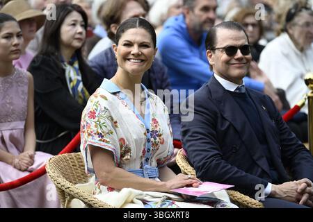 Stockholm, Schweden. Juni 2025. STOCKHOLM, SCHWEDEN 20250606Kronprinzessin Victoria und Prinz Daniel nehmen an den Feierlichkeiten zum Nationalfeiertag in Hagaparken Teil. Foto: Pontus Lundahl/TT/Code 10050 Credit: TT News Agency/Alamy Live News Stockfoto