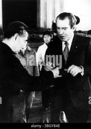 US-Präsident Richard Nixon und der kommunistische chinesische Ministerpräsident Chou EN-Lai trinken einen Toast während eines Staatsbanketts zu Ehren der Nixons im großen Saal des Volkes. 21. Februar 1972 Stockfoto