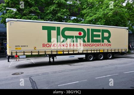 Messe München. Die Transportlogistik ist die weltweit größte Fachmesse für Logistik, Mobilität, IT und Supply Chain Management. Foto: Krone-Auflieger von Tirrier Straßen- und Schienenverkehr aus Ungarn *** die Messe München Transport Logistic ist die weltweit größte Fachmesse für Logistik, Mobilität, IT und Supply Chain Management Foto Krone Trailer von Tirrier Straßen- und Schienenverkehr aus Ungarn Stockfoto