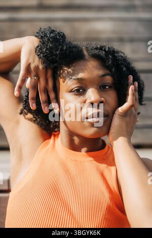 Close-up portrait of woman posing with hands framing her face Stockfoto