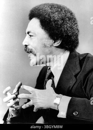 Ein Aufschrei. Der Republikaner Robert V. Dellums schultert auf einer Pressekonferenz, dass Sen Thomas Eagleton "die neue Liga der Demokratischen Partei" geworden ist und nicht entfernt werden sollte, wenn der stellvertretende Präsidentschaftskandidat aufhört. 31. Juli 1972 Stockfoto