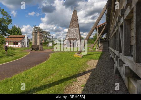 1000 Jahre Salzproduktion in Bad Sooden, Allendorf, Stadtgeschichte, historischer Graduiertenturm von 1638, Holzkessel Stockfoto