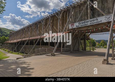 1000 Jahre Salzproduktion in Bad Sooden, Allendorf, Stadtgeschichte, historischer Graduiertenturm von 1638, Holzkessel Stockfoto