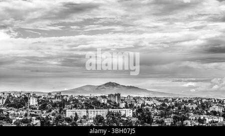 Luftaufnahme der Stadt Addis Abeba, zeigt die dicht gepackten Häuser Stockfoto