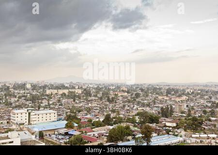 Luftaufnahme der Stadt Addis Abeba, zeigt die dicht gepackten Häuser Stockfoto