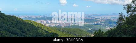 Quanzhou City aus der Vogelperspektive einschließlich Quanzhou Bay und Quanzhou Bay Bridge, von der Spitze des Mount Qingyuan, Quanzhou, Provinz Fujian, China. Stockfoto