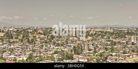 Luftaufnahme der Stadt Addis Abeba, zeigt die dicht gepackten Häuser Stockfoto