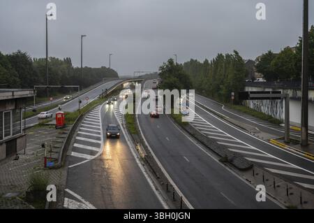 Schaerbeek, Brüssel, Belgien - 10. September 2024 - Autobahnkreuzung E40 und N23 bei Diamant und Avenue Reyers Stockfoto